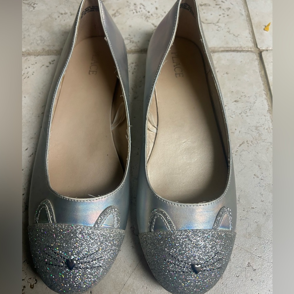 Girls size 6 Silver Glitter Cat Flats. Children’s place.